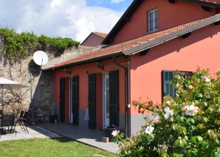 Casa A Diano Con Giardino
